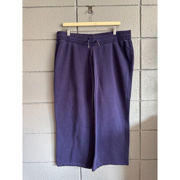 Vintage Y2K Women's Nike Cropped Wide Leg Capri Sweatpants in Navy Blue size XL - Picture 1 of 3